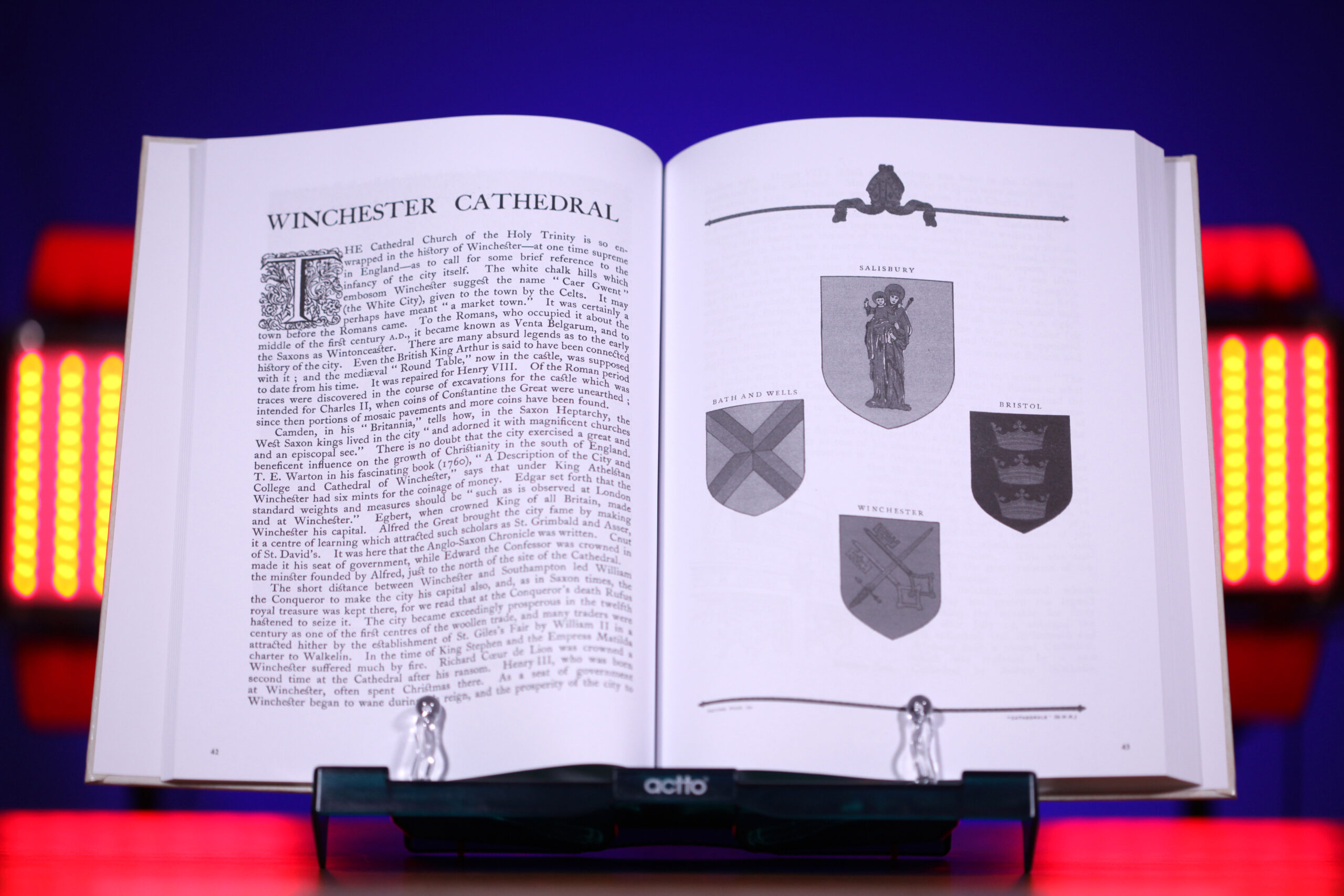 Historic Cathedrals of England: A Classic Illustrated Guide Studio Photo 2